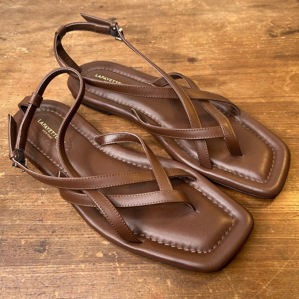 Lafayette 148 Camille Icon brown leather strappy flat sandal buckle Size 39/9 US